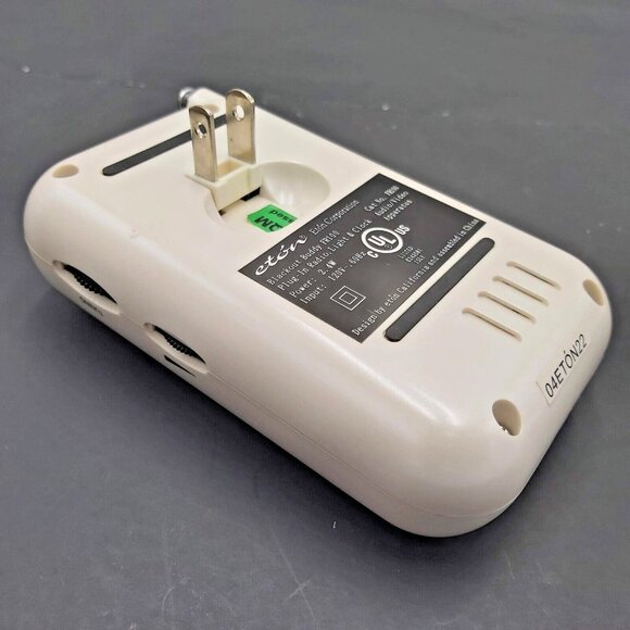 Eton Blackout Buddy FR100 Emergency Radio-Light-AM FM Band- LCD Clock-Alarm - Picture 6 of 14